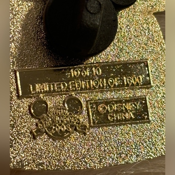 Disney It’s A Small World LE Girl with Mickey Hat 2008 - Picture 3 of 3